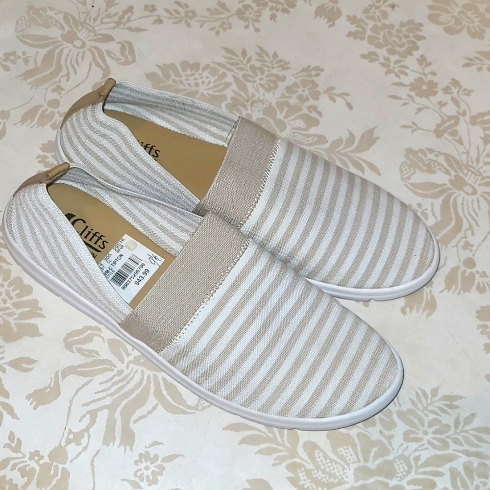 NWT Cliffs by White Mountain Loafers